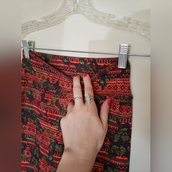 NWOT lularoe firery Alpine lake house leggings - Picture 7 of 11